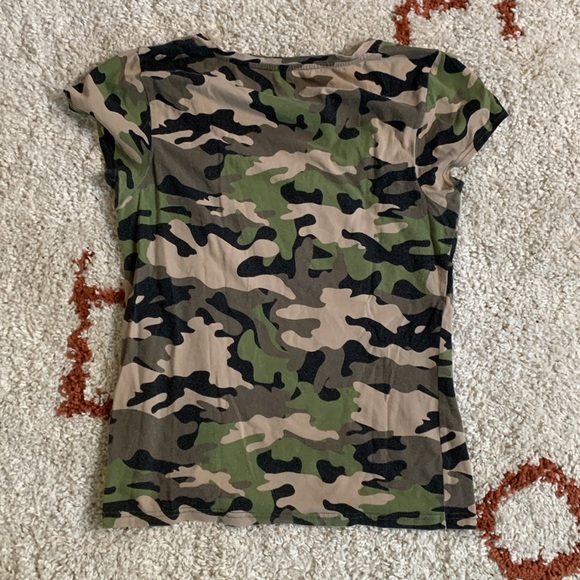 Energie- Camoflage V-Neck Baby Tee- Sz XL- 95% Cotton/5% Spandex - Picture 2 of 6